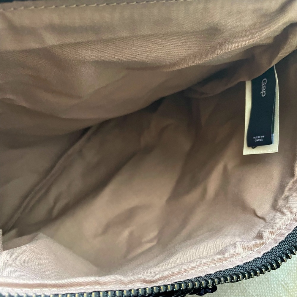 Gap Women’s Oversized Black/Silver Sequin Sparkle Bag with Wrist Strap - Picture 5 of 5